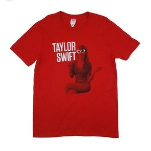 NWOT Taylor Swift 2013 Red Tour T-Shirt